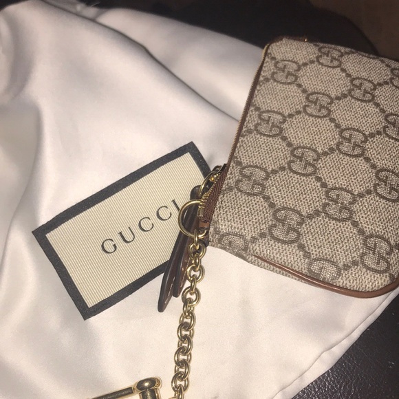 gucci supreme key holder